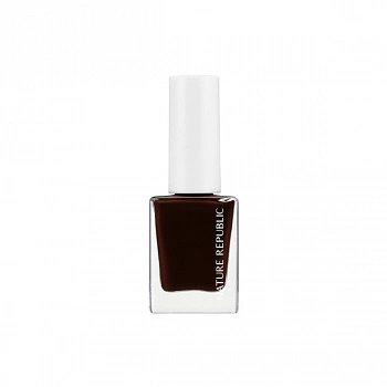 Лак для ногтей 04 черная смородина Color & Nature Nail Color 04 Black Currant